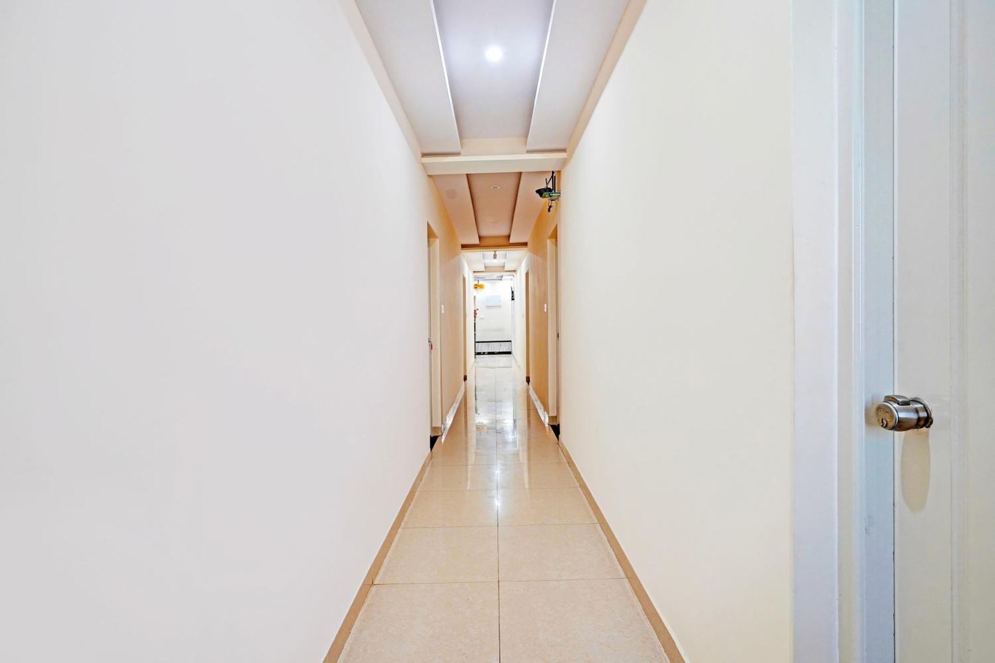 Super Collection O Niladri Road Hotel Kammasandra Екстериор снимка